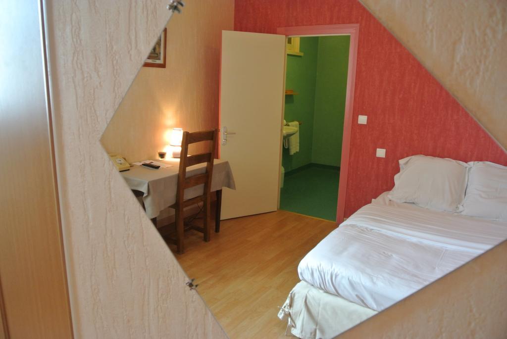 Hotel Le Central Boussac  객실 사진
